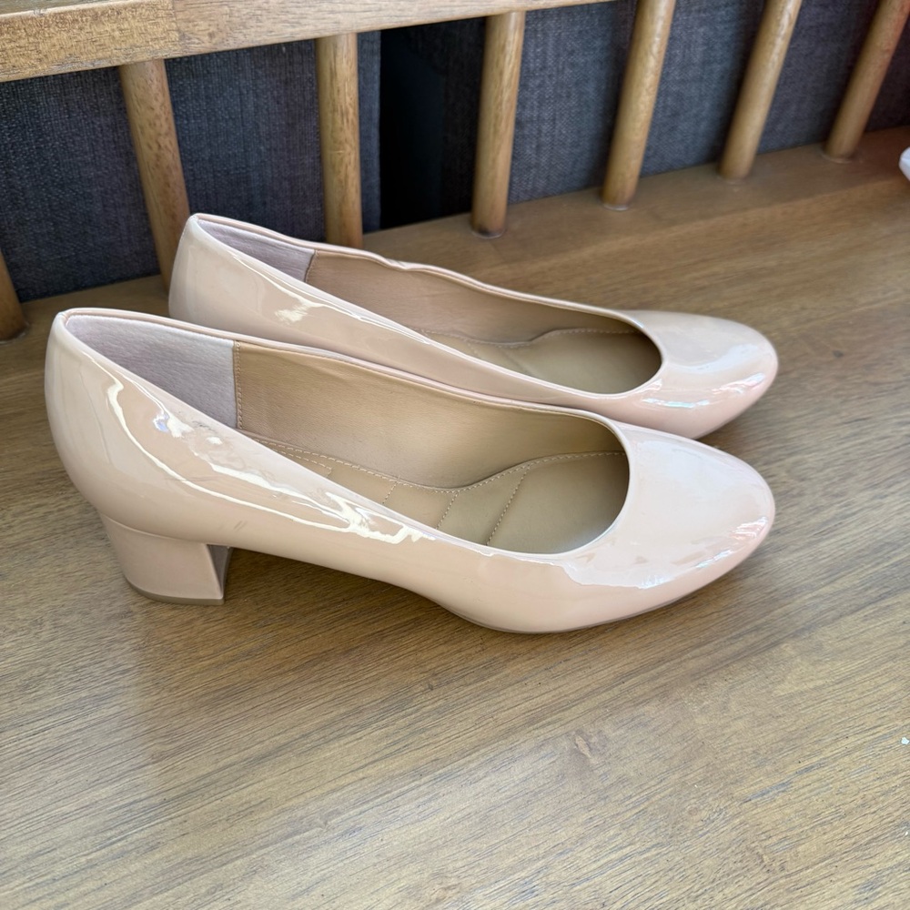 Kelly & Katie Sabrina Classic Patent Block Heel Pump - Nude
